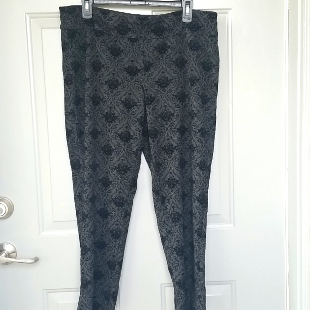 Zac& Rachel black textured capris